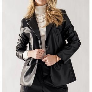🖤Single Breasted Faux Leather Blazer🖤